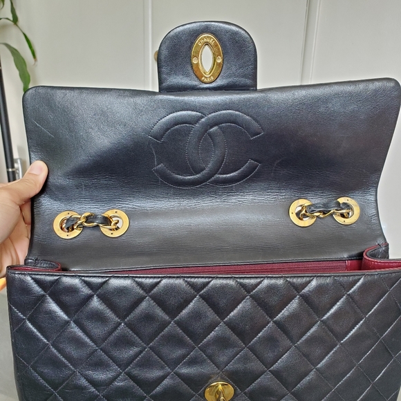 CHANEL Lambskin Maxi Jumbo 34 Shoulder Bag - Picture 4 of 8